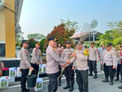 Polres OKU Serahkan Bantuan Alat Pemadam Api X FIRE Kepada Personel Dan Bhabinkamtibmas